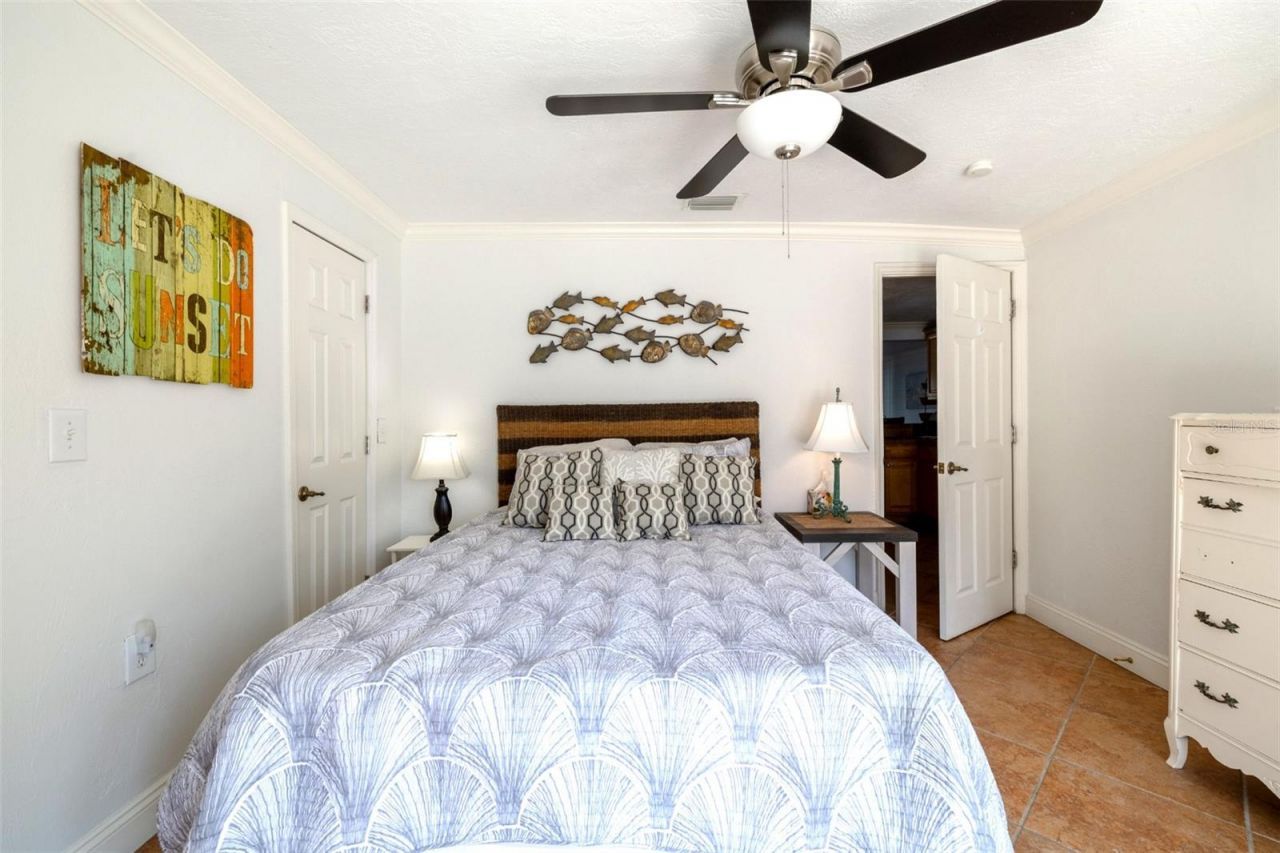 813 E 6th Avenue, New Smyrna Beach, FL 32169 Photo