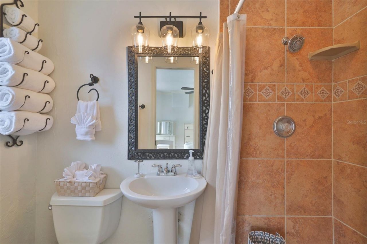 813 E 6th Avenue, New Smyrna Beach, FL 32169 Photo