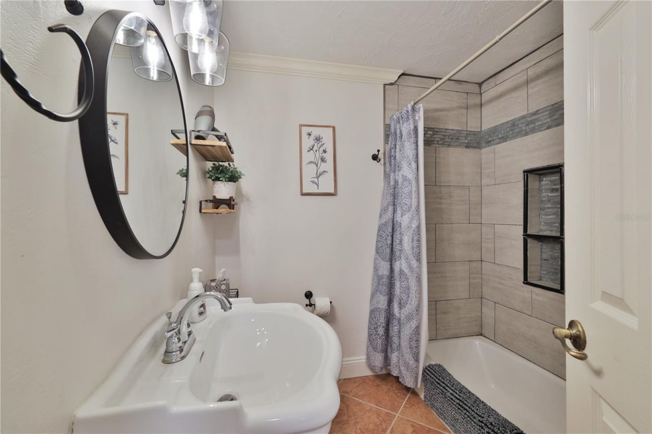 813 E 6th Avenue, New Smyrna Beach, FL 32169 Photo