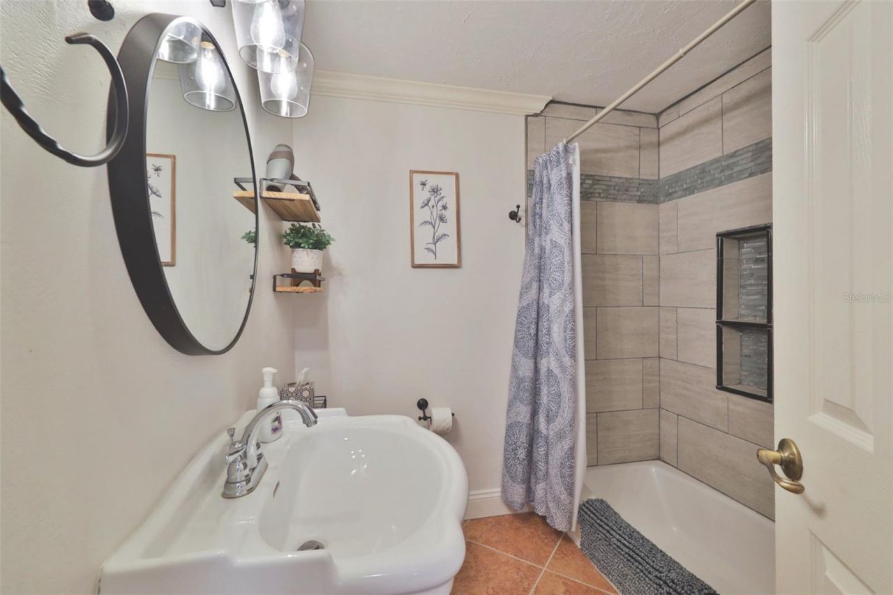 813 E 6th Avenue, New Smyrna Beach, FL 32169 Photo