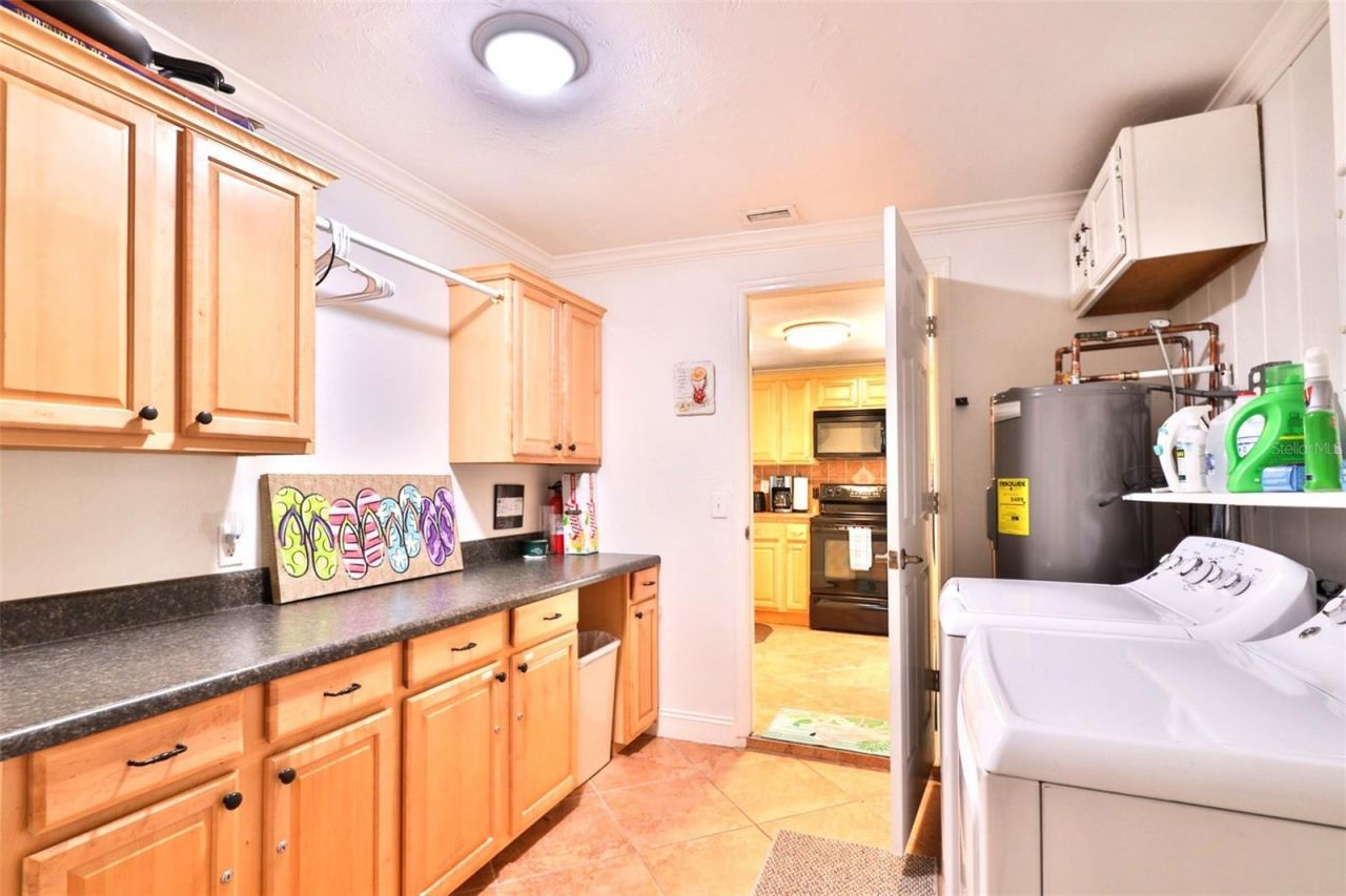 813 E 6th Avenue, New Smyrna Beach, FL 32169 Photo