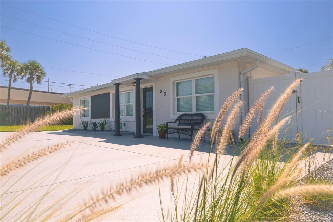 813 E 6th Avenue, New Smyrna Beach, FL 32169 Photo