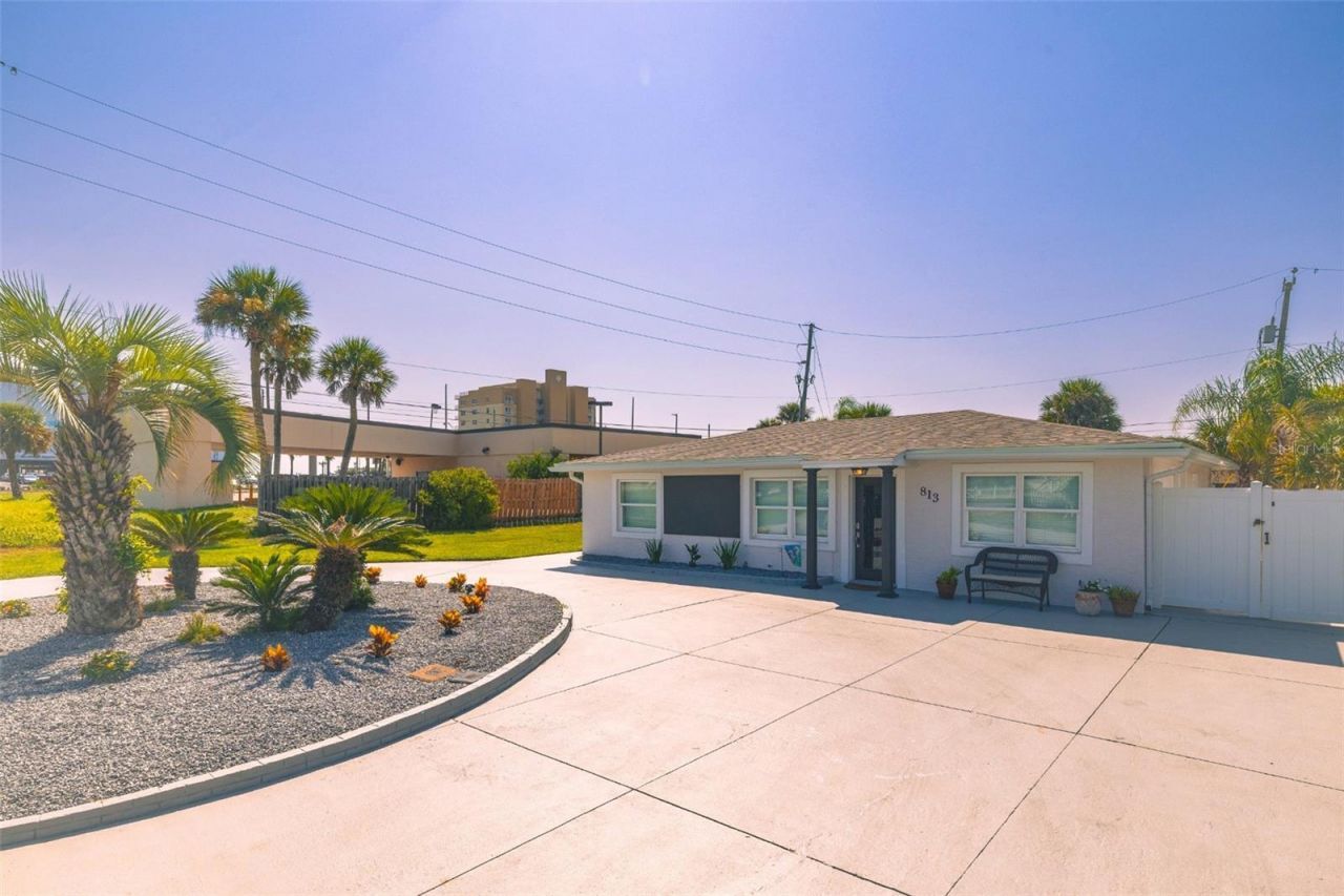 813 E 6th Avenue, New Smyrna Beach, FL 32169 Photo