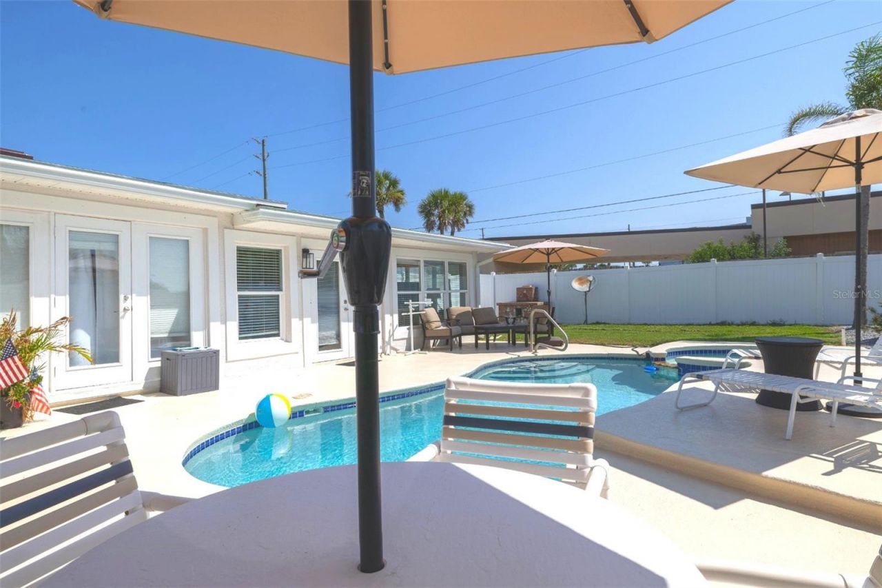 813 E 6th Avenue, New Smyrna Beach, FL 32169 Photo