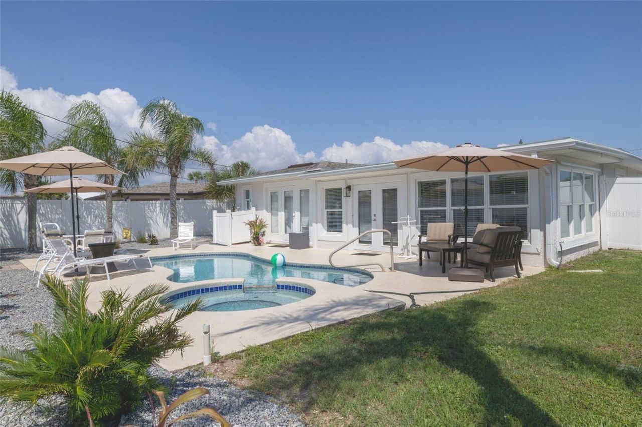 813 E 6th Avenue, New Smyrna Beach, FL 32169 Photo