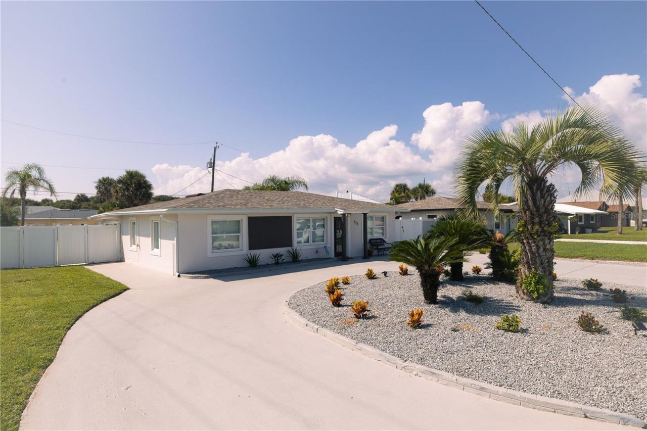 813 E 6th Avenue, New Smyrna Beach, FL 32169 Photo