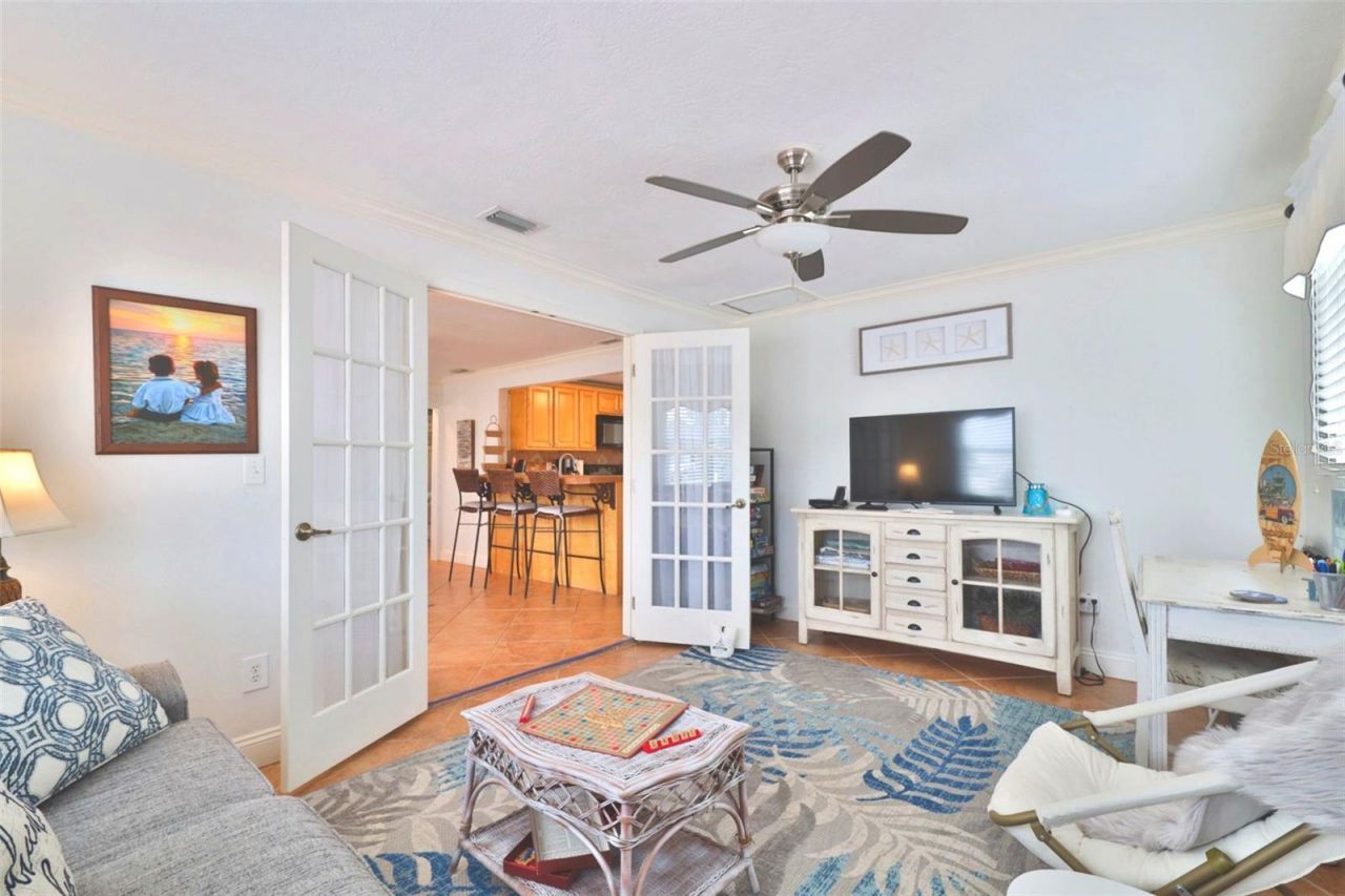 813 E 6th Avenue, New Smyrna Beach, FL 32169 Photo