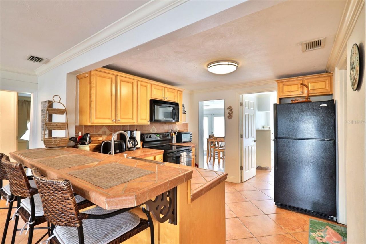 813 E 6th Avenue, New Smyrna Beach, FL 32169 Photo