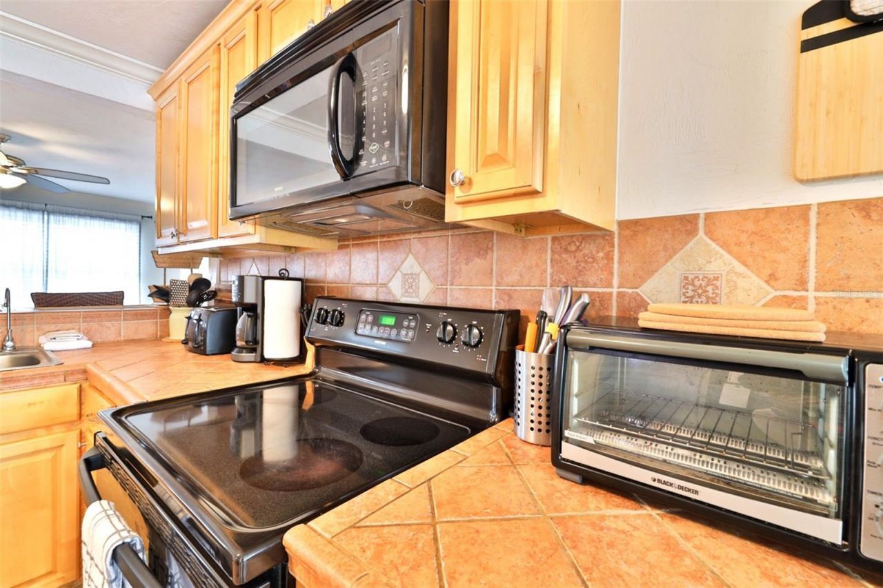 813 E 6th Avenue, New Smyrna Beach, FL 32169 Photo
