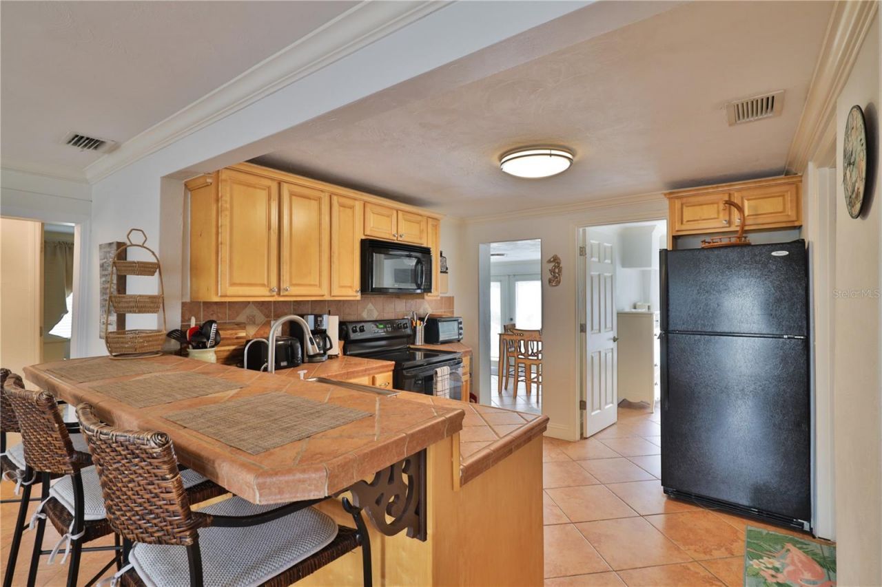 813 E 6th Avenue, New Smyrna Beach, FL 32169 Photo