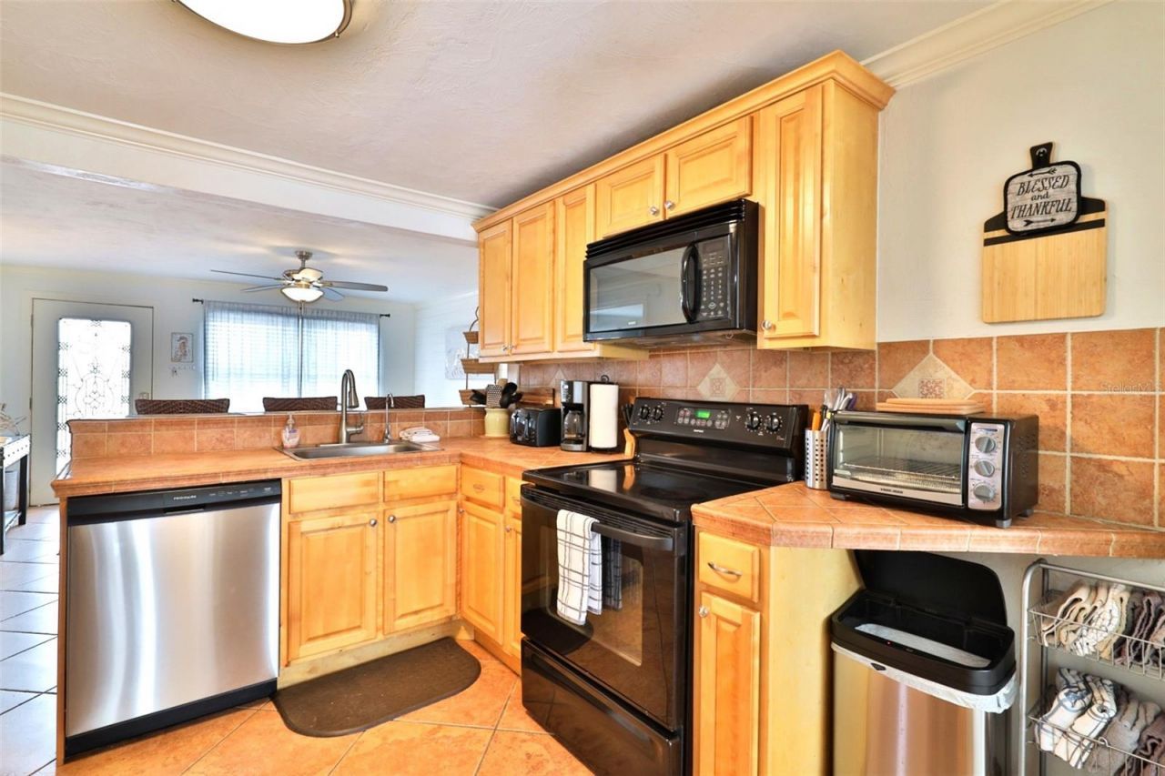 813 E 6th Avenue, New Smyrna Beach, FL 32169 Photo