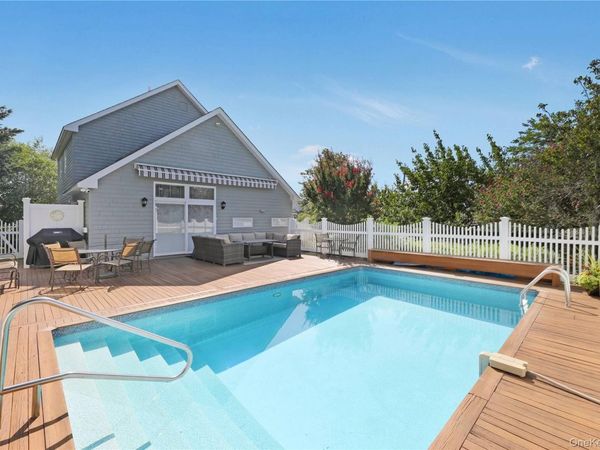 2 Bayview Road, Remsenburg, NY 11960