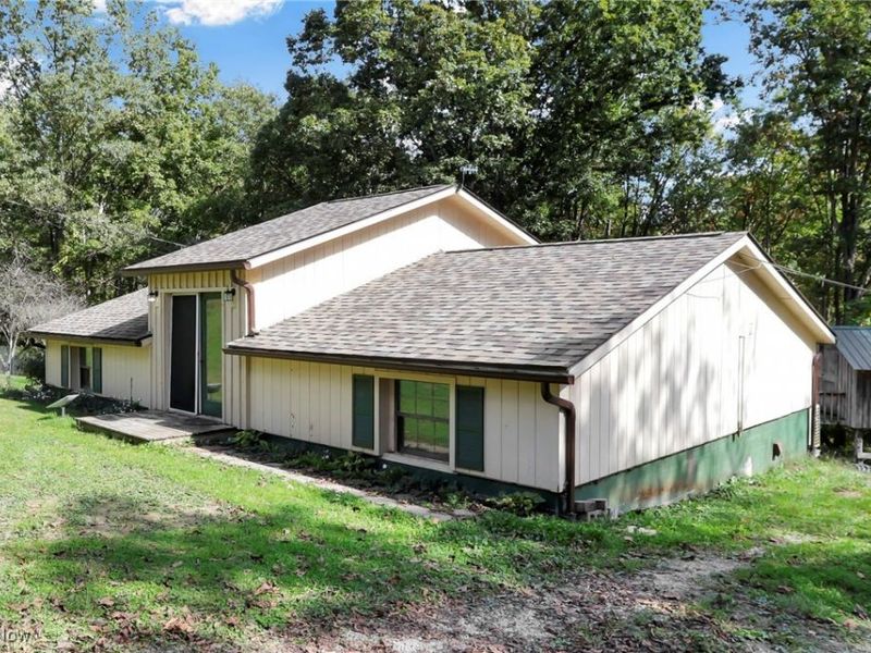 852 Wallace Road, Little Hocking, OH 45742 Photo 5