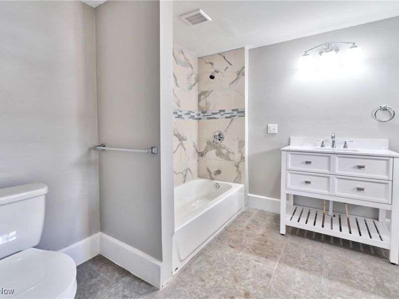 2215 W 105th Street, Cleveland, OH 44102 Photo 9