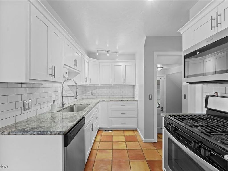 5268 Edenhurst Road, Lyndhurst, OH 44124 Photo 8