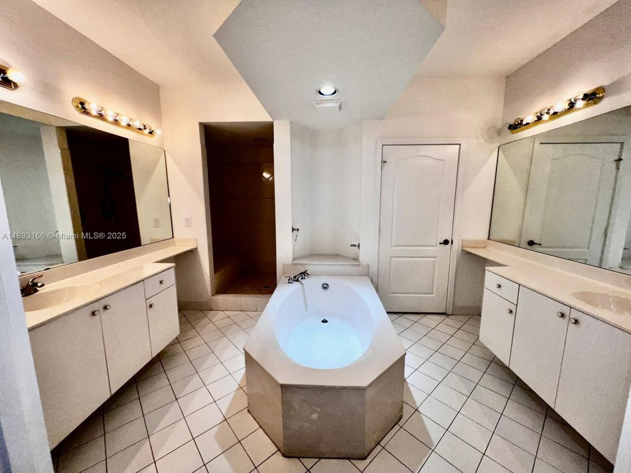 10700 NW 66th St, Unit 411, Doral, FL 33178 Photo
