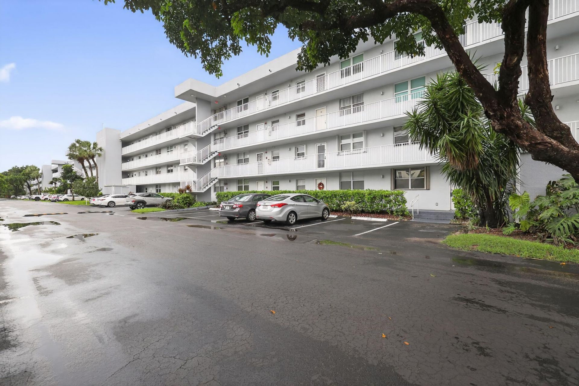 111 Royal Park Drive, Unit 4a, Oakland Park, FL 33309 Main Photo