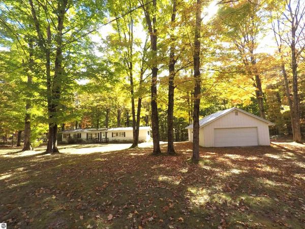 7841 28 Road W, Harrietta, MI 49638