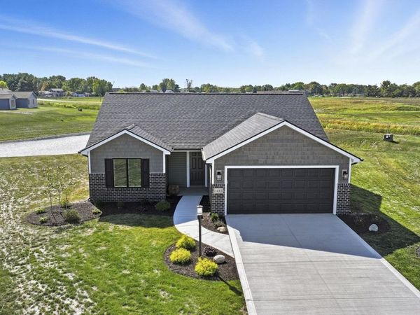 1483 Marsh Deer Run, Huntertown, IN 46748