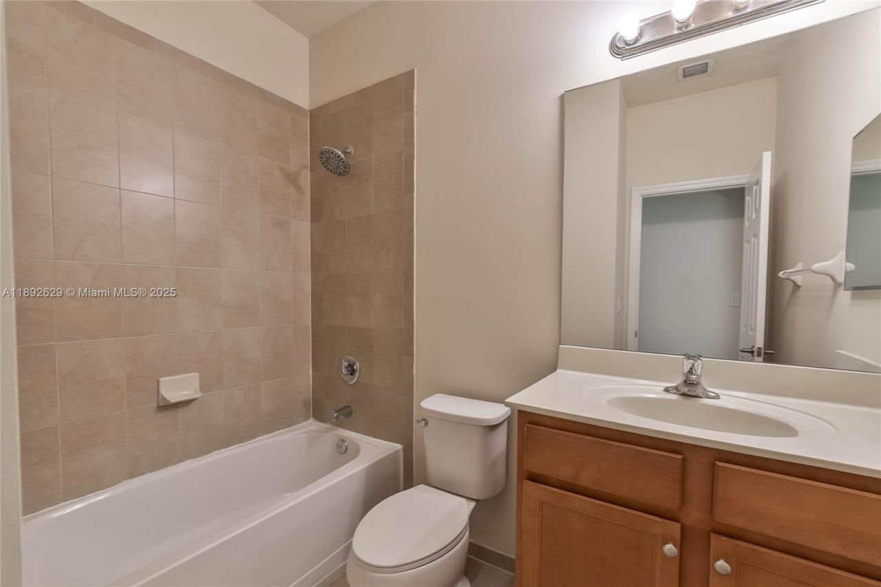 17062 SW 95th Ter, Miami, FL 33196 Photo