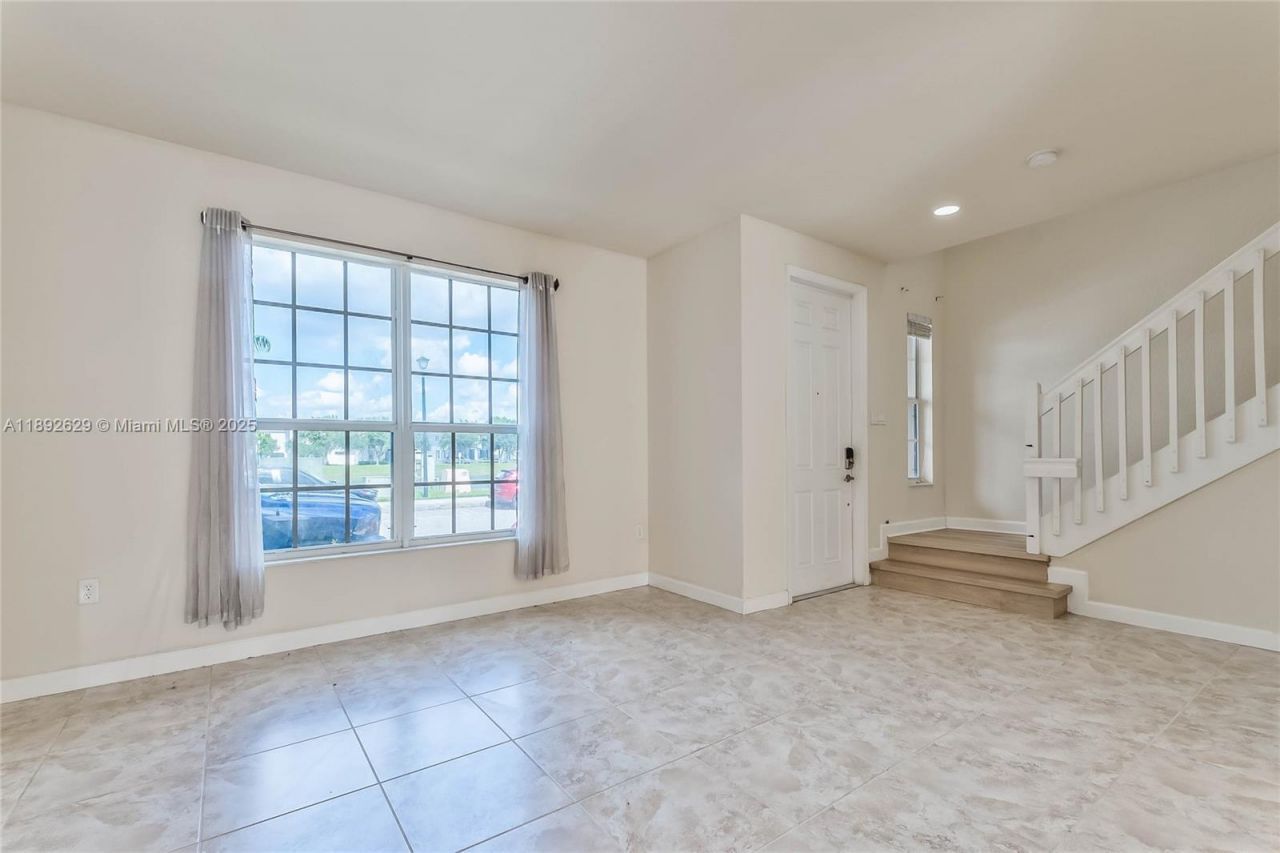 17062 SW 95th Ter, Miami, FL 33196 Photo