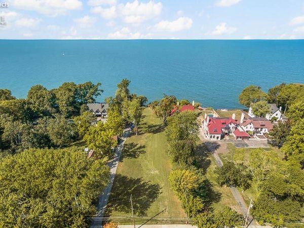 10211 Lakeshore Boulevard, Bratenahl, OH 44108