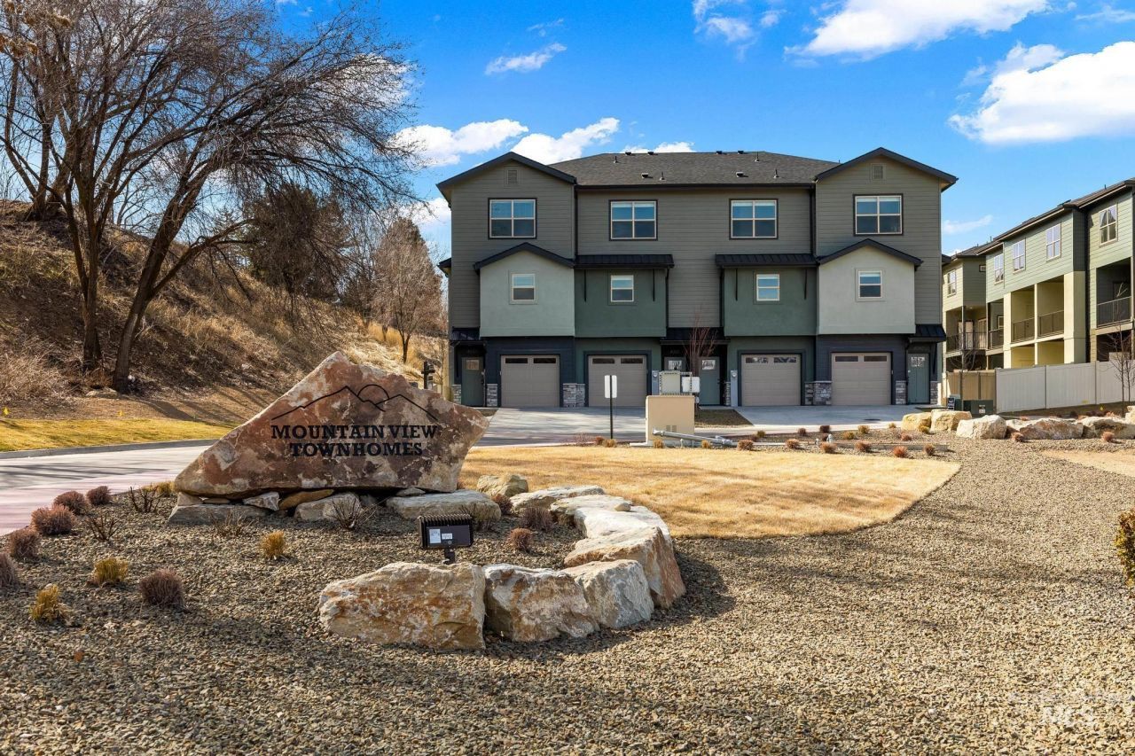 7427 W Swain Lane, Garden City, ID 83714 Main Photo