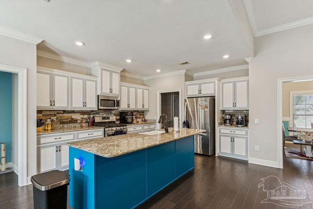 1555 Cadence Loop Cantonment, FL 32533