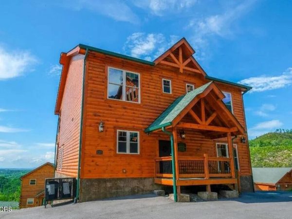 1215 Bird Nest Way, Sevierville, TN 37862