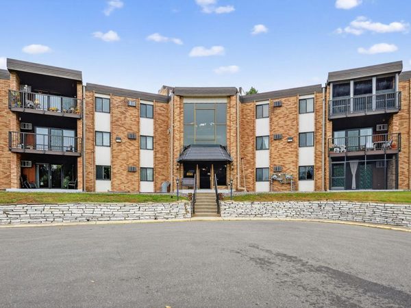 2700 Oxford Street N, Unit 135, Roseville, MN 55113