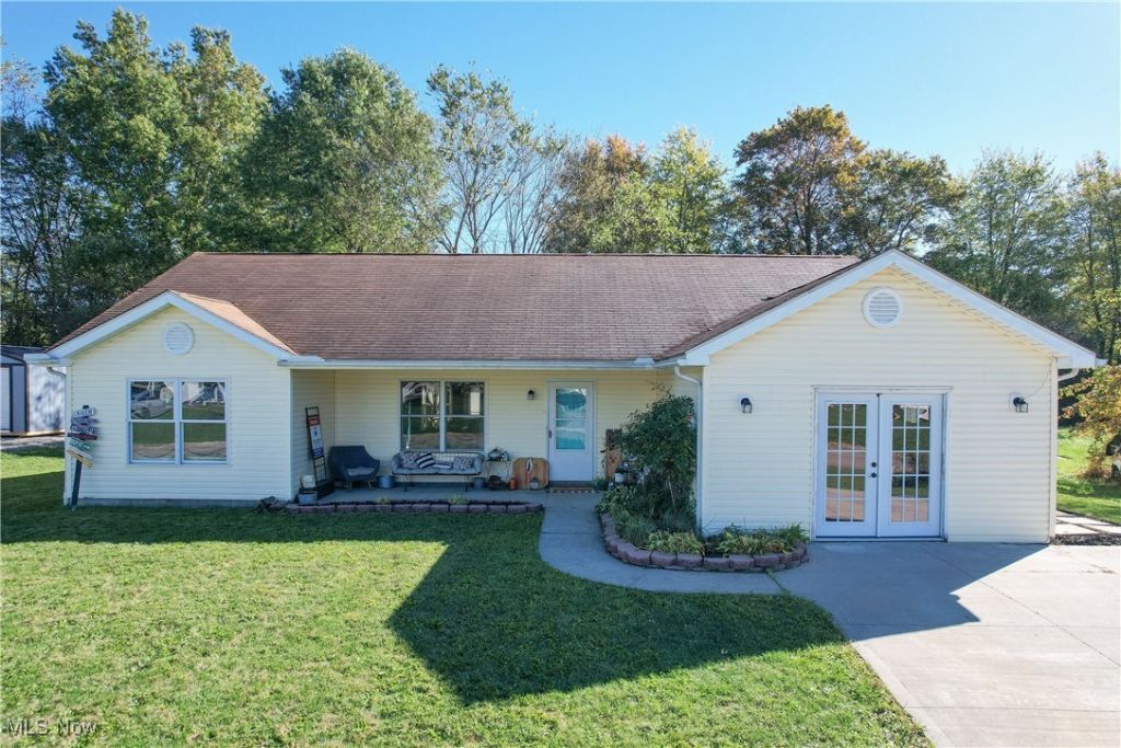 1454 Hillcrest Drive, Atwater, OH 44201 Main Photo