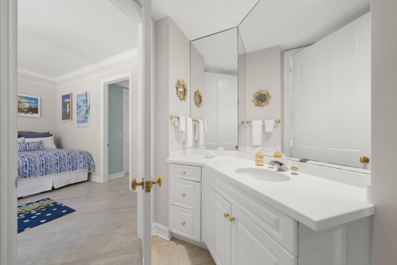 5669 Baltusrol Court, Unit 2B, Sanibel, FL 33957 Photo