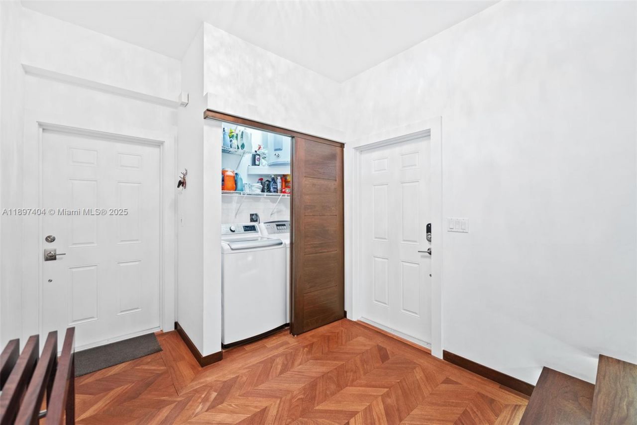 261 Navarre Ave, Unit A-3, Coral Gables, FL 33134 Photo