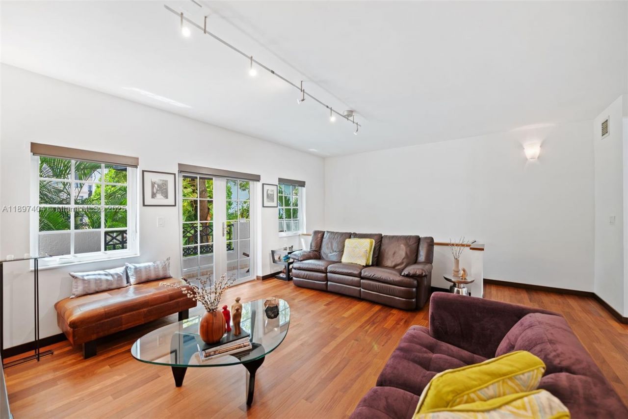 261 Navarre Ave, Unit A-3, Coral Gables, FL 33134 Photo