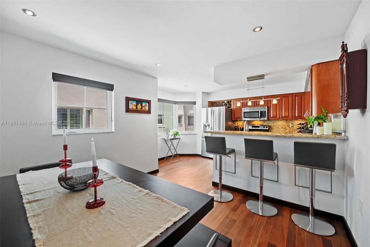 261 Navarre Ave, Unit A-3, Coral Gables, FL 33134 Photo