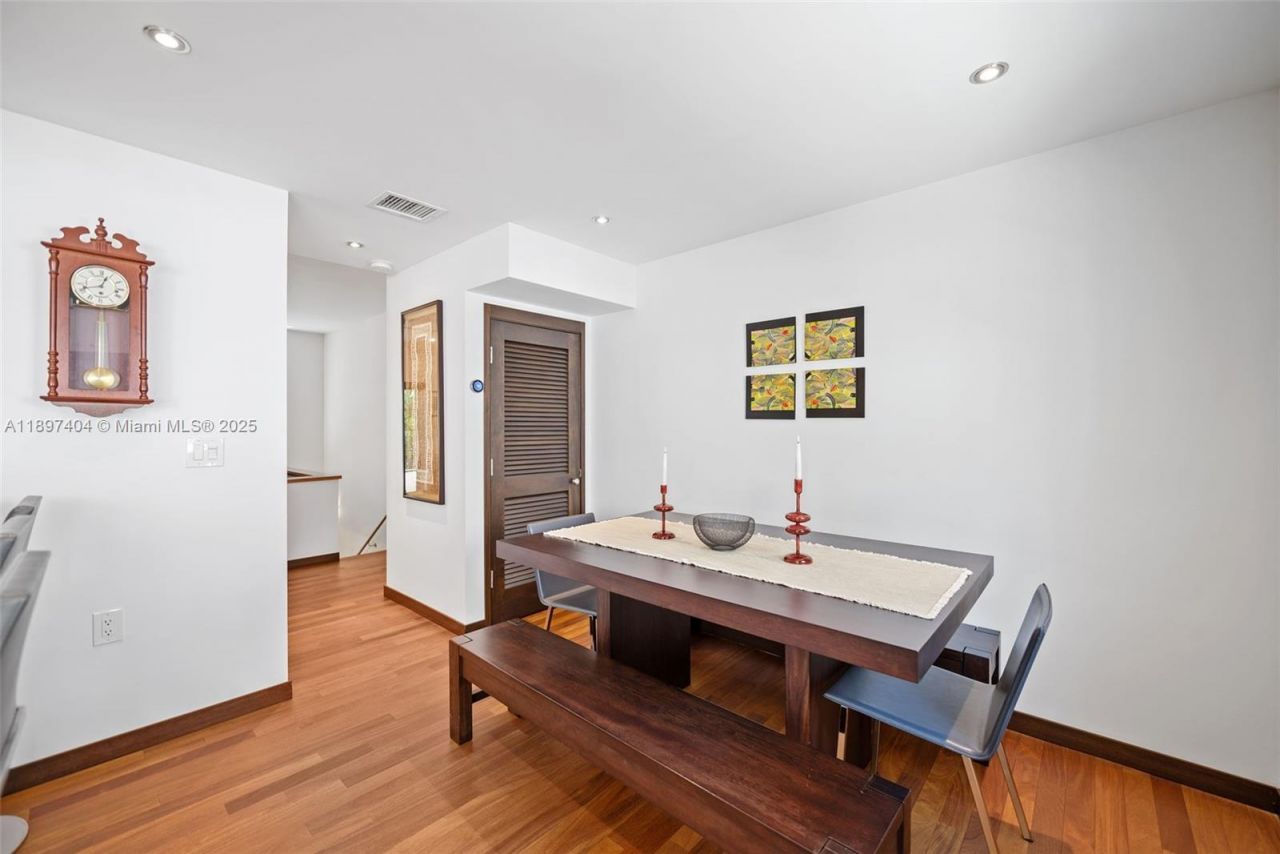 261 Navarre Ave, Unit A-3, Coral Gables, FL 33134 Photo