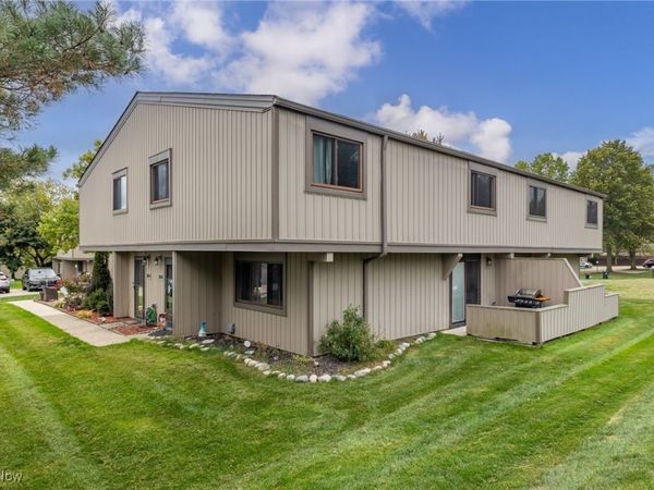 11806 Harbour Light Drive, North Royalton, OH 44133