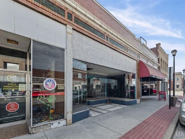 16 E Ferguson Avenue, Wood River, IL 62095