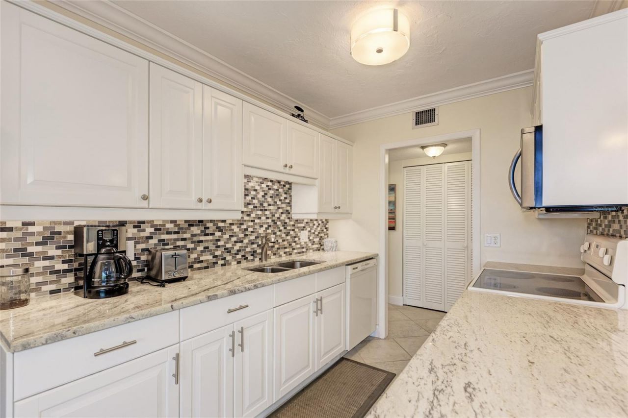 4822 Ocean Boulevard, Unit 2A, Sarasota, FL 34242 Photo