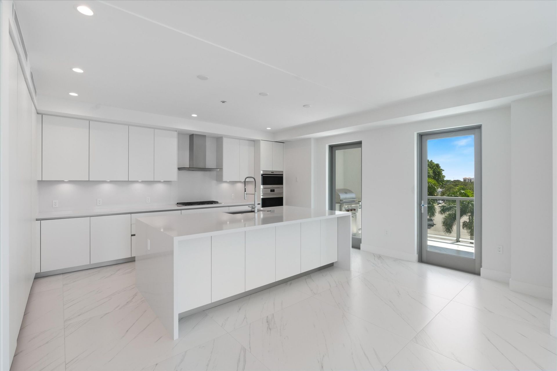 495 E Royal Palm Road, Unit 402, Boca Raton, FL 33432 Photo