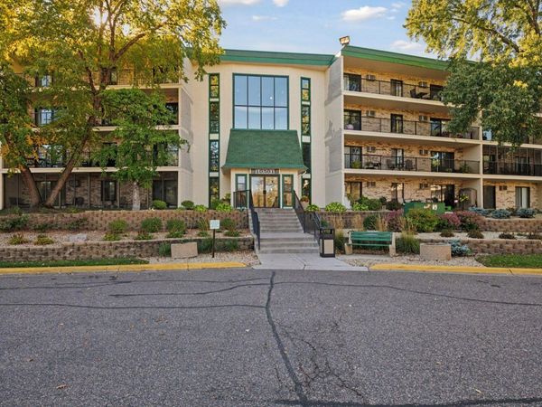 10501 Cedar Lake Road, Unit 414, Minnetonka, MN 55305