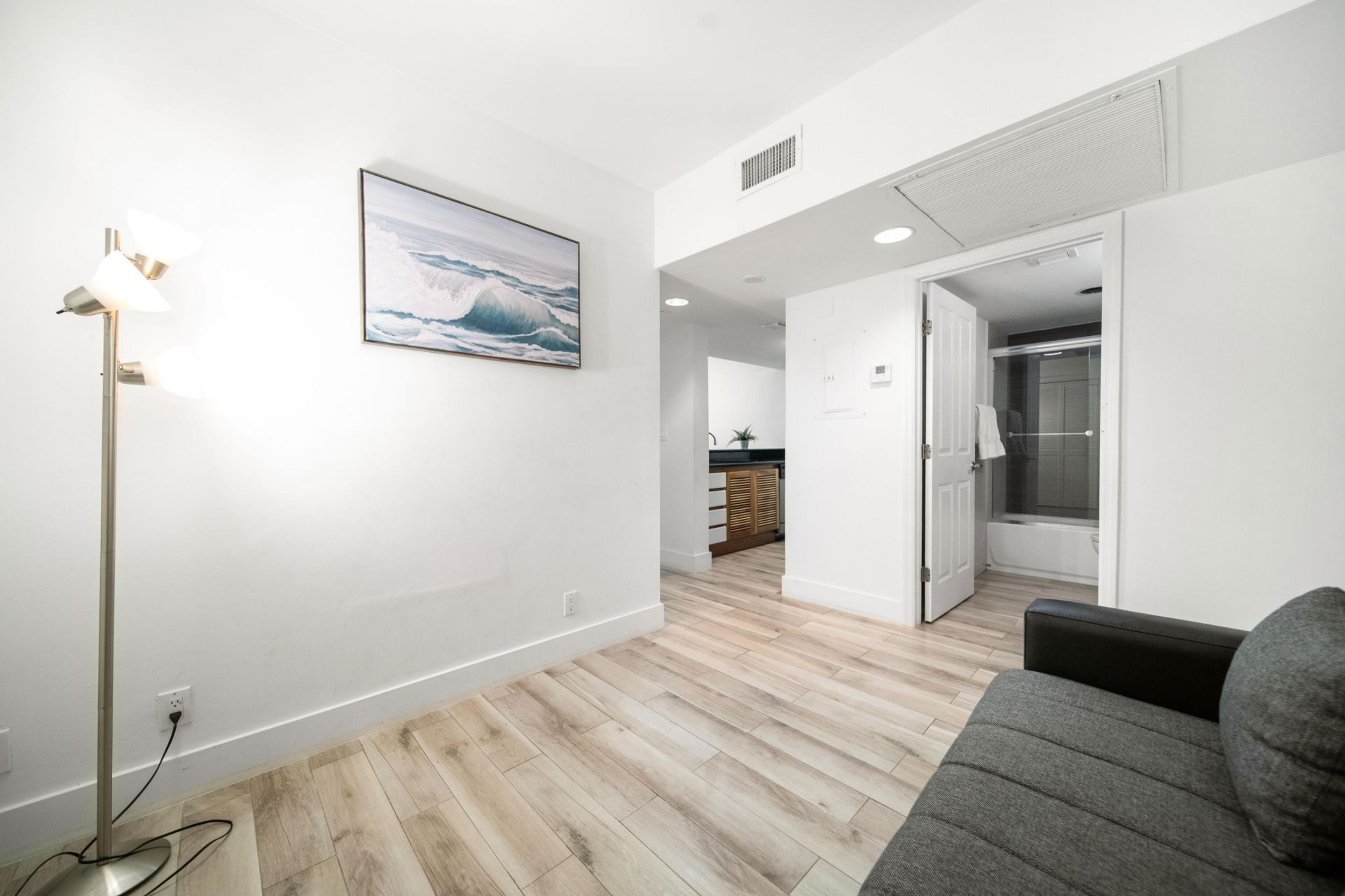 834 Ocean Drive, Unit 406, Miami Beach, FL 33139 Photo