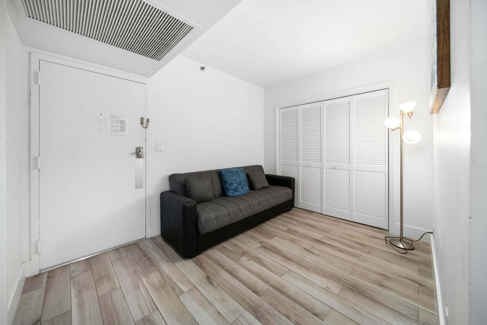 834 Ocean Drive, Unit 406, Miami Beach, FL 33139 Photo