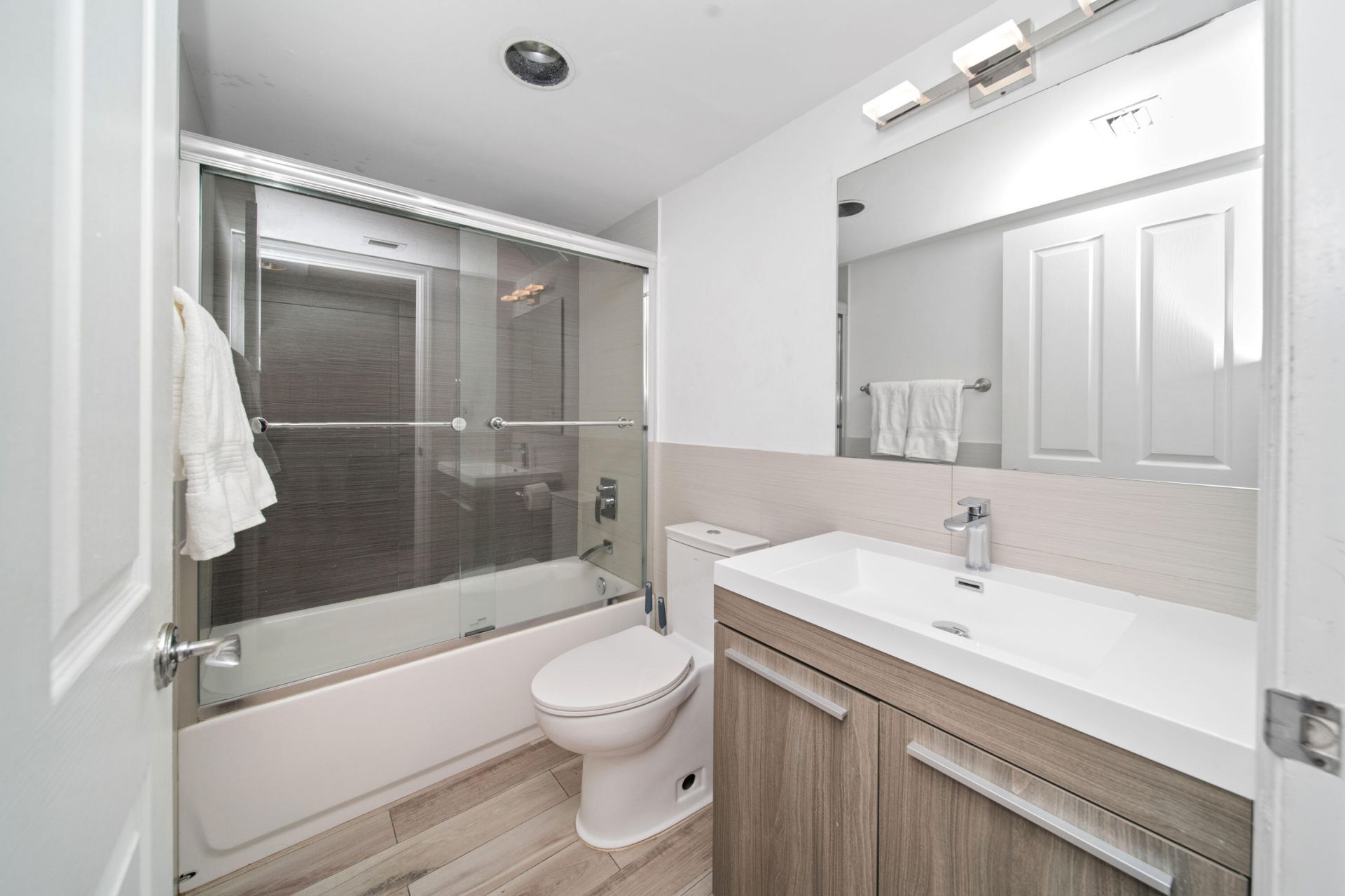 834 Ocean Drive, Unit 406, Miami Beach, FL 33139 Photo