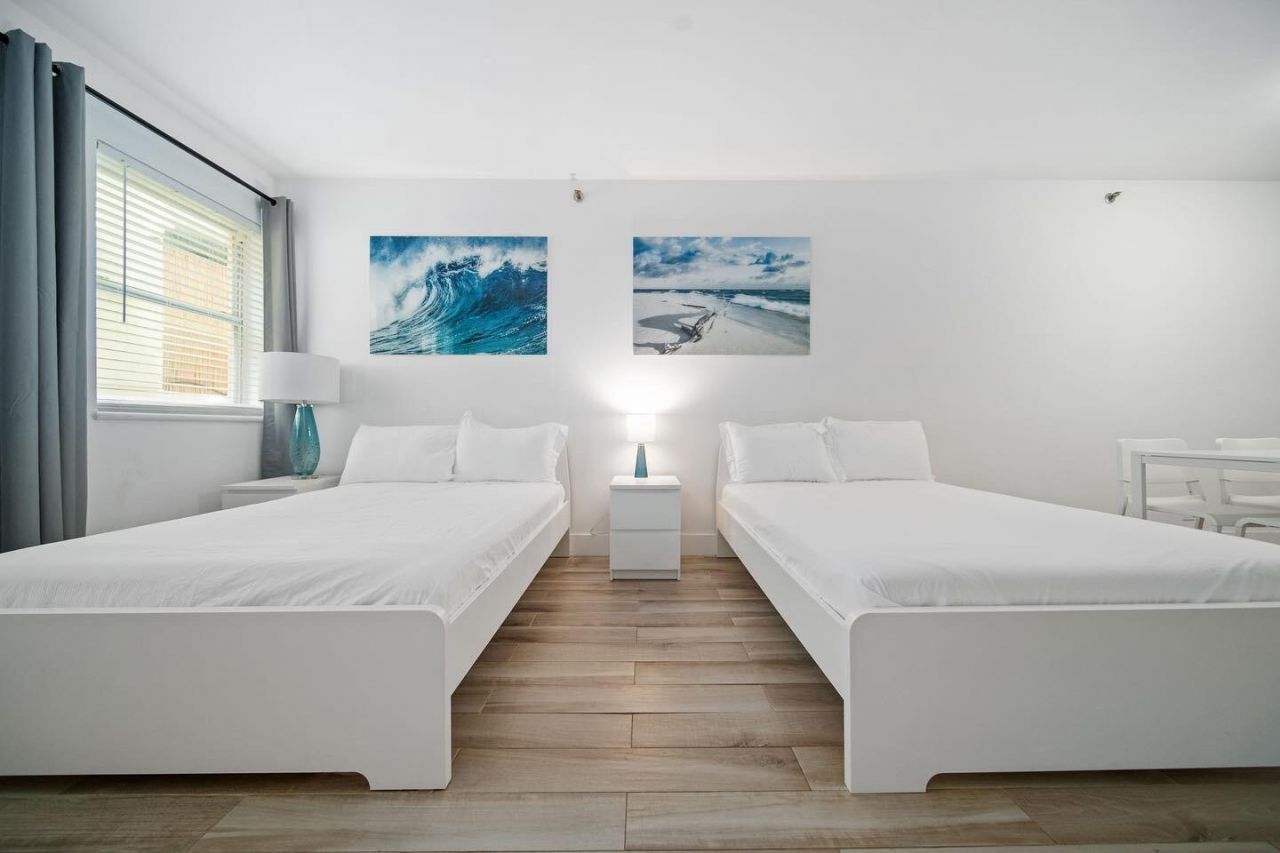 834 Ocean Drive, Unit 406, Miami Beach, FL 33139 Photo