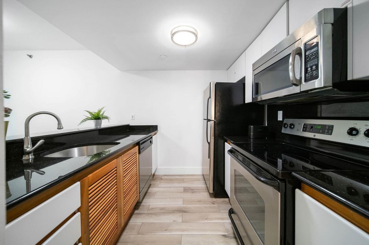 834 Ocean Drive, Unit 406, Miami Beach, FL 33139 Photo