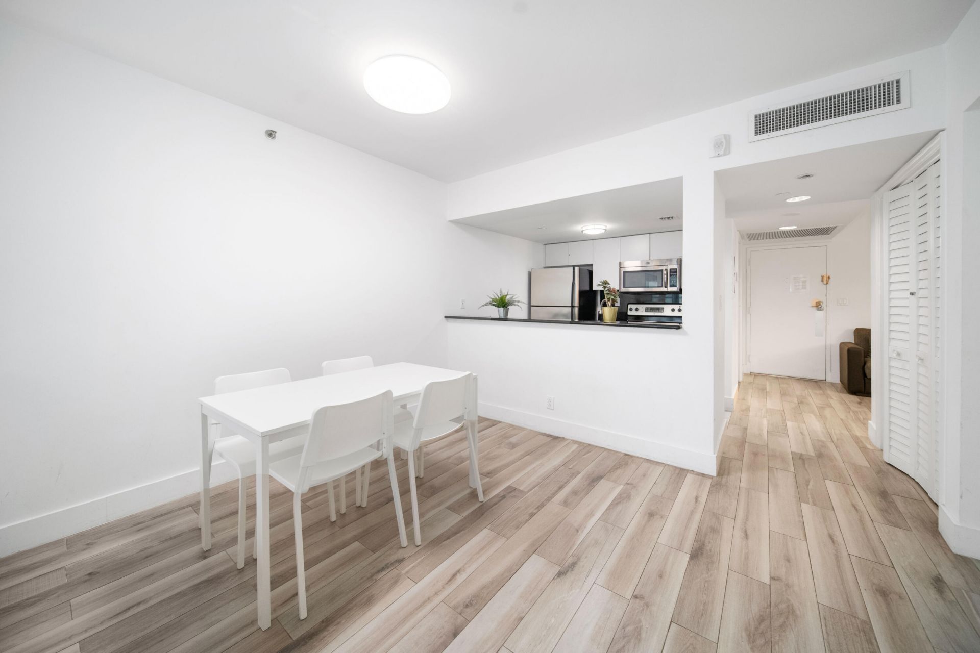 834 Ocean Drive, Unit 406, Miami Beach, FL 33139 Photo