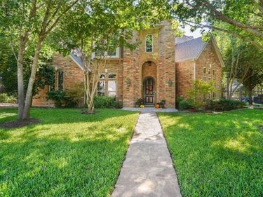 5848 River Meadows Place, Fort Worth, TX 76112