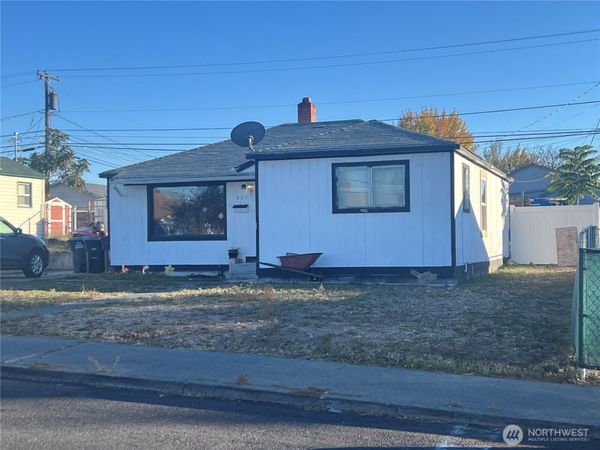 321 W Loop Drive, Moses Lake, WA 98837
