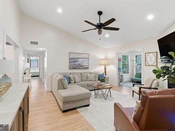 708 Parkaire Crossing, Marietta, GA 30068